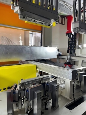 380V Hot Press καλύπτοντας το μηχάνημα για την αυτοκινητοβιομηχανική πίνακα πόρτας μετάλλιο μέρος επιφανειοποίηση με μαλακό